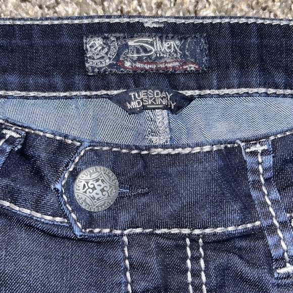 ❄️2/$10❄️Mid Skinny Silver Jeans - Picture 2 of 4
